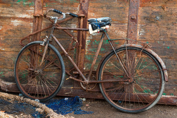 Fototapeta na wymiar Old rusted bike in the port of Essaouira