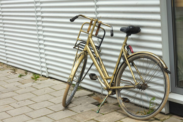 Fototapeta na wymiar golden bike