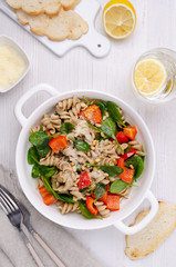 Brown pasta with vegetables