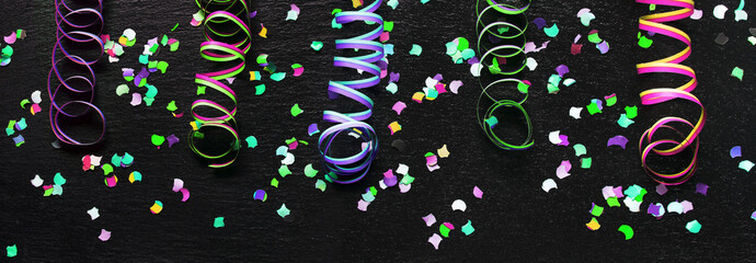Karneval, Fasching, Fastnacht, Luftschlangen, Konfetti, Banner, Header, Headline, Panorama,...