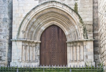Fototapeta na wymiar Puerta colegiata Catedral de Valladolid