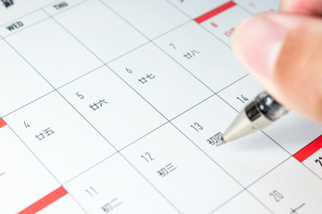 Taking notes on a calendar