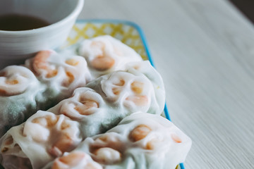 Rouleaux de printemps aux crevettes et sa sauce asiatique