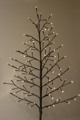 handcrafted diy minimalist christmas tree