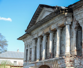 Vologda. Kulebakskaya hospice. Monument of architecture of the 18th century. The crumbling monument