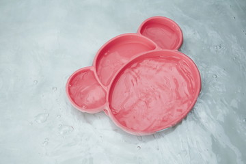 A lovely food plate for children. It is animal shaped and made of silica gel