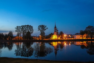 Fototapeta premium Spring in Vologda. Night scene. Church of the meeting of the Lord. Reflection i
