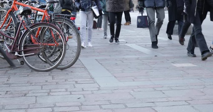 Persone irriconoscibili pendolarismo in citt&agrave; 