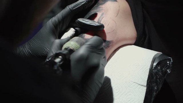 Video of man doing dark tattoo for woman