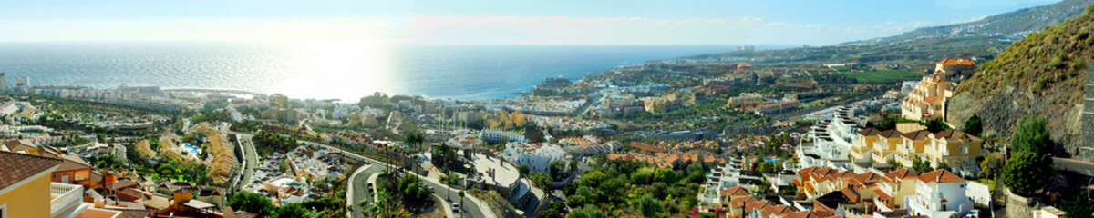 Obraz premium Playa de las Américas Touristenort mit Küste. Blick von oben, Insel Teneriffa, Kanaren, Spanien, Europa, Panorama