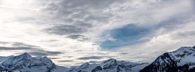 Panorama Bergkette mit Schnee - Schweizer Alpen im Winter