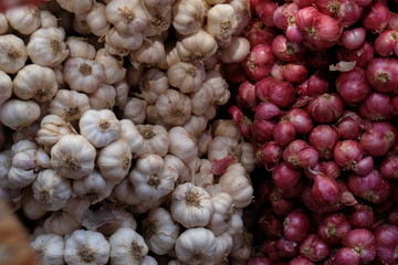 Agricultural produce, onions and garlic, spices, and Thai herbs are seasonal, sold in the Thai agricultural market. Onions and garlic are commonly used as ingredients and condiments.