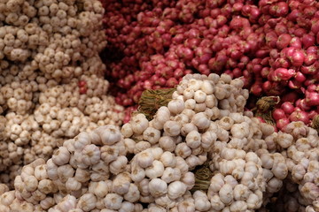 Agricultural produce, onions and garlic, spices, and Thai herbs are seasonal, sold in the Thai agricultural market. Onions and garlic are commonly used as ingredients and condiments.