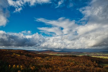 Naklejka premium Blick auf die Gleichberge in Thüringen Deutschland im herbst