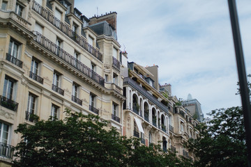 Fototapeta na wymiar Apartment building near Eiffel Tower in Paris