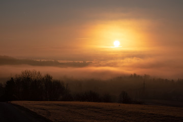 Obraz premium Ilztal unter Nebel in Morgensonne 