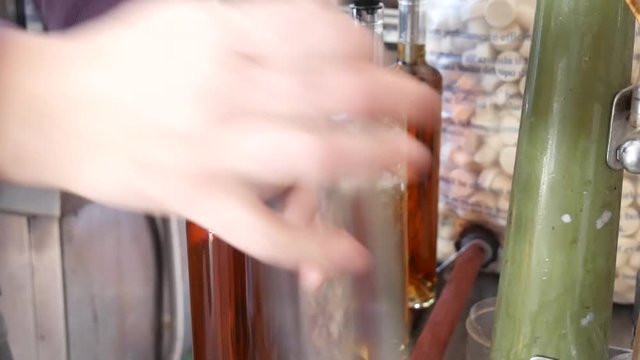 Produzione liquore in bottiglia