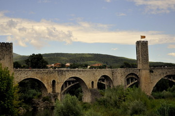 Fototapeta premium Medieval bridge in the town of Besalú (Catalonia, Spain)