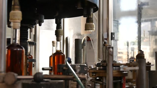 Produzione liquore in bottiglia