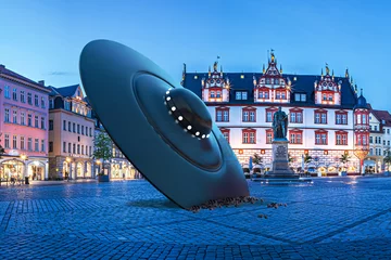  Een gecrashte UFO in Coburg © Val Thoermer
