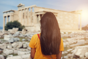 Fototapeta premium Hipster Traveler sightseeing and enjoying sun in the Acropolis