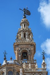 Obraz premium View of Giralda bellfry from the Seville cathedral roof