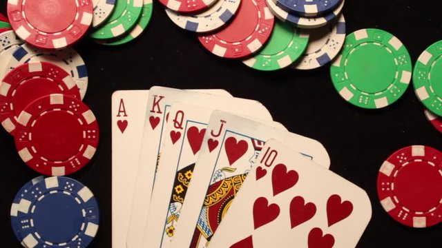 Juego de naipes con fichas apuestas diversi&oacute;n pasatiempo