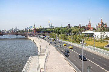 Fototapeta na wymiar View of the Moscow across the river