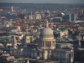 Fototapeta na wymiar an aerial telephoto view of St.Pauls cathedral in London daytime