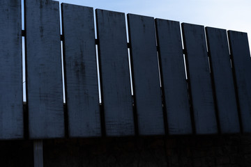 Metal shields in the form of a fence