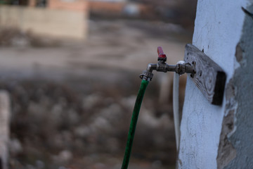 Naklejka premium Water faucet with a hose connected to a metal screed