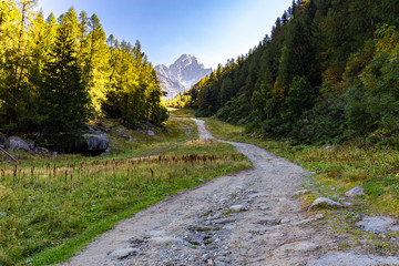 Obraz premium Longan trail, Aiguille du Chardonnet Chamonix, France Alps.