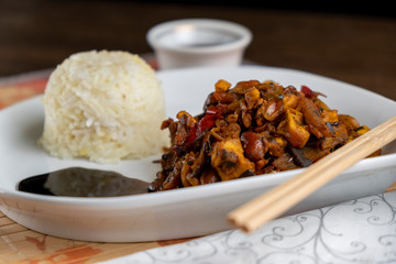 Chineese dish with rice, chicken and vegetables