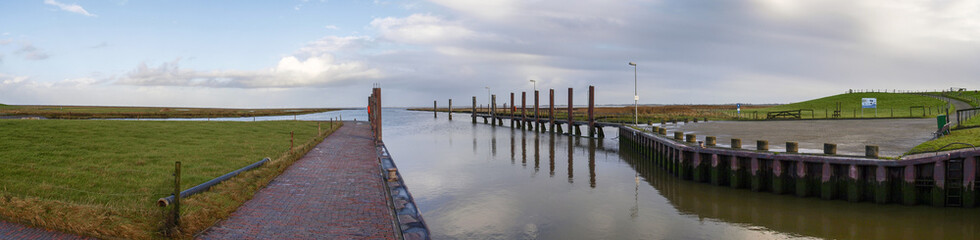 Obraz premium channel and closed to adjust the water level