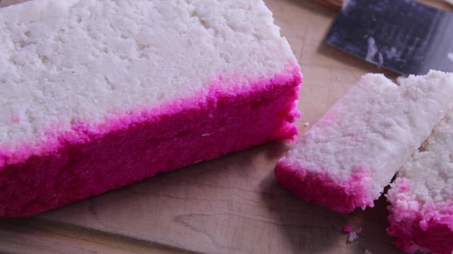 Alcanfor Alfajor Turr&oacute;n de Coco Dulce tradicional Mejicano delicioso en tabla de madera