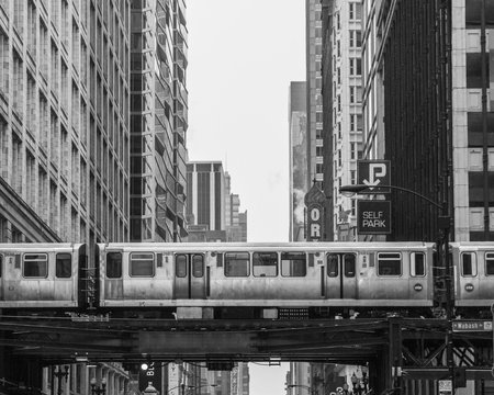 Chicago el L train downtown loop