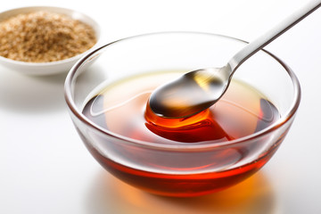 白背景にごま油