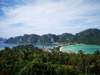 Fototapeta premium Ko Phi Phi Strände und Sehenswürdigkeiten