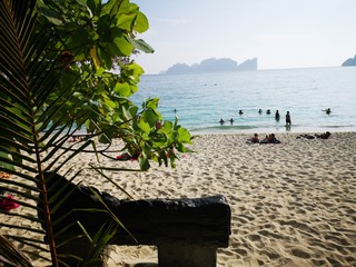 Ko Phi Phi Leh von Long Beach aus gesehen