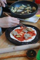 make a pizza with chopstick