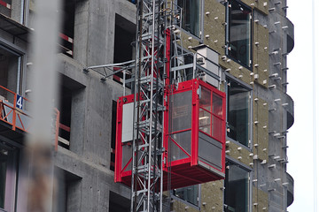 Fototapeta na wymiar High-rise works in the construction of a multi-storey building