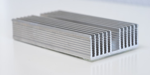 Kühlkörper aus Aluminium mit Kühlrippen