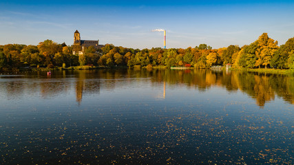 Fototapeta na wymiar Schlossteich Chemnitz im Herbst