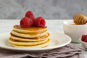 pancakes with honey and raspberries