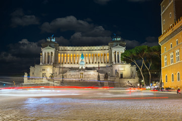 Fototapeta premium Architecture of the Vittorio Emanuele II Monument in Rome at night, Italy