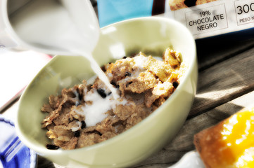 corn flakes breakfast with yogurt and milk