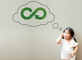 A little girl is thinking about circular economy
