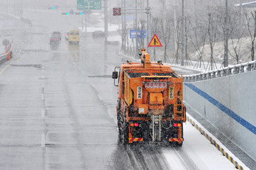 Snow removal work vehicle 