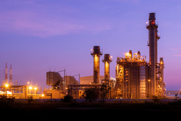 Obraz na płótnie Canvas oil refinery at twilight