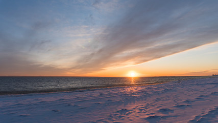 Fototapeta na wymiar view of the winter reservoir at sunset